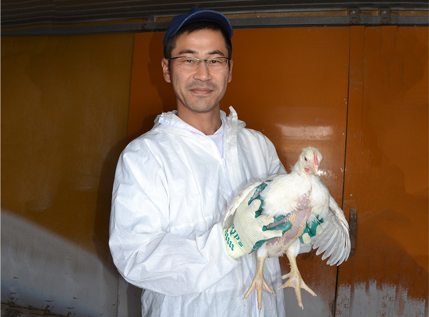 「田舎どり」を手に撮影